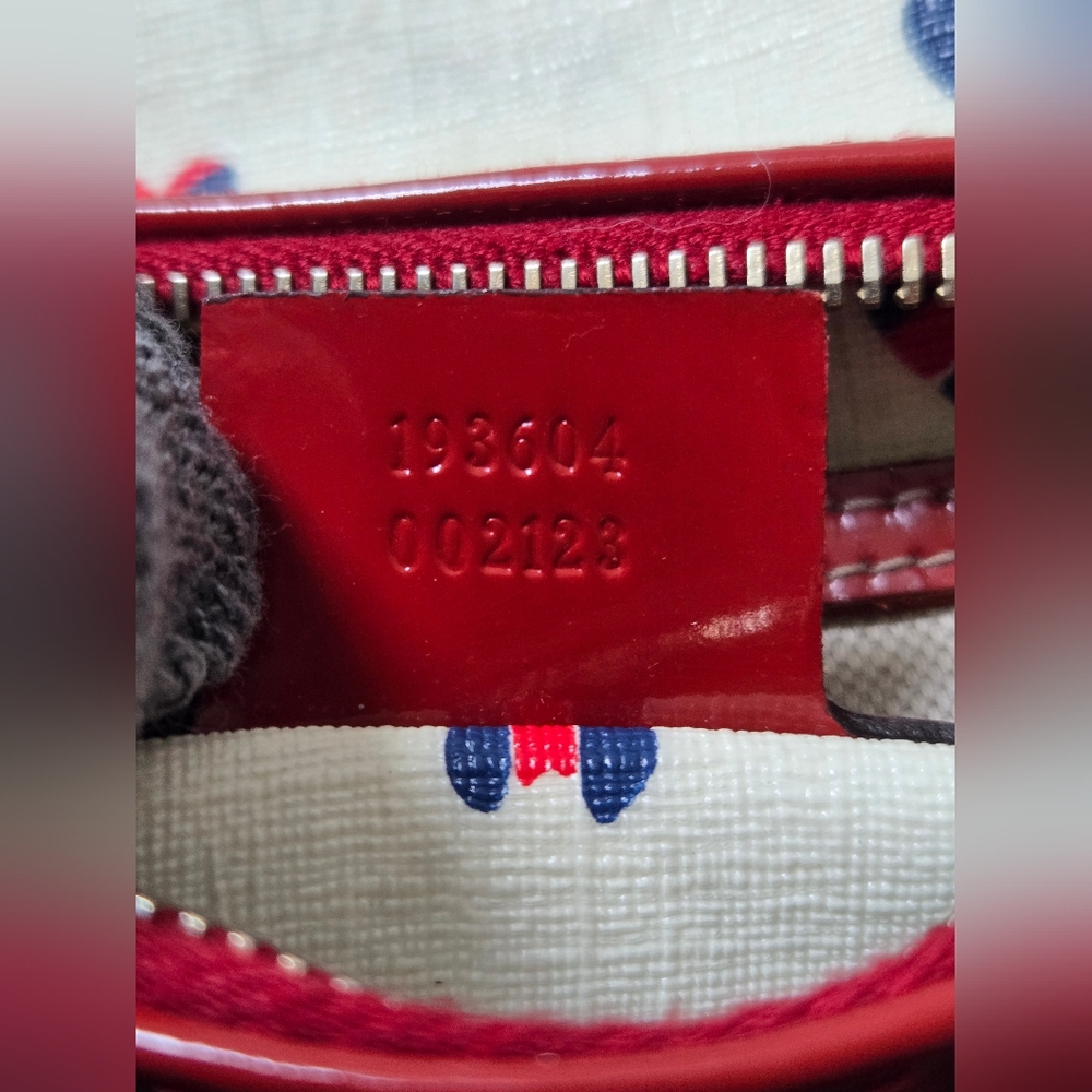 Limited Edition Gucci GG Supreme Hearts Joy Boston Bag - Picture 15 of 16